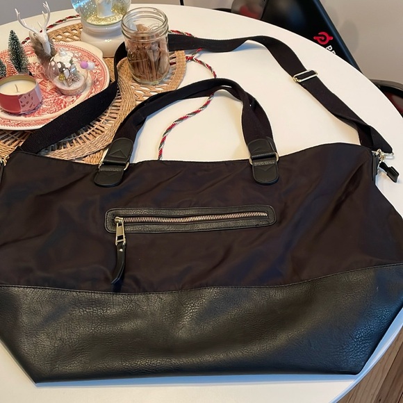 Madden Girl Handbags - Large Madden Girl weekend bag